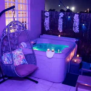 Apartment Private Jacuzzi Oasis With Mountain Views And Free Parking